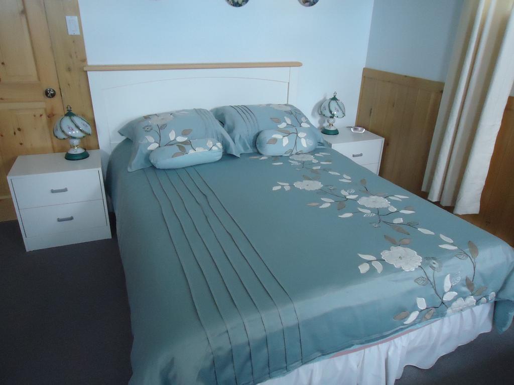 Gite A L'Abri Du Vent Bed And Breakfast Percé Habitación foto