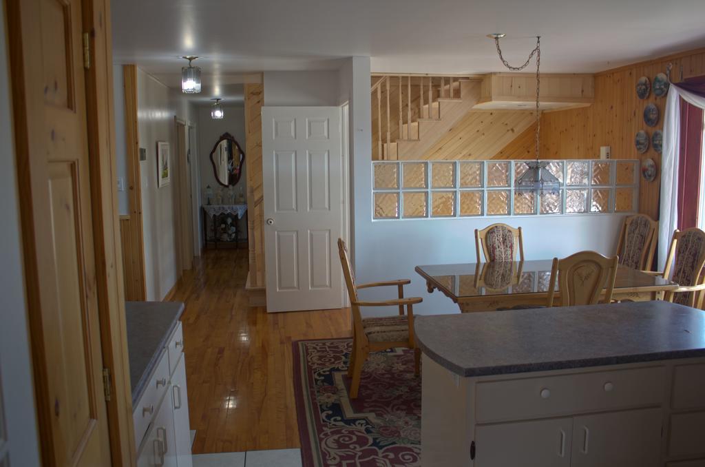 Gite A L'Abri Du Vent Bed And Breakfast Percé Exterior foto